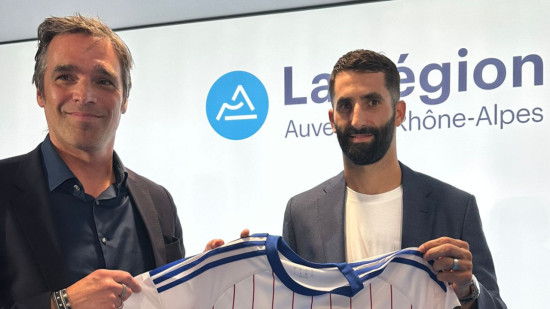 "La dernière fois que je vous ai vus sur le terrain, le résultat ne vous avait pas été favorable" : quand Michael Gerlinger tacle gentiment les joueurs d’OL Légendes "La dernière fois que je vous ai vus sur le terrain, le résultat ne vous avait pas été favorable" : quand Michael Gerlinger tacle gentiment les joueurs d’OL Légendes