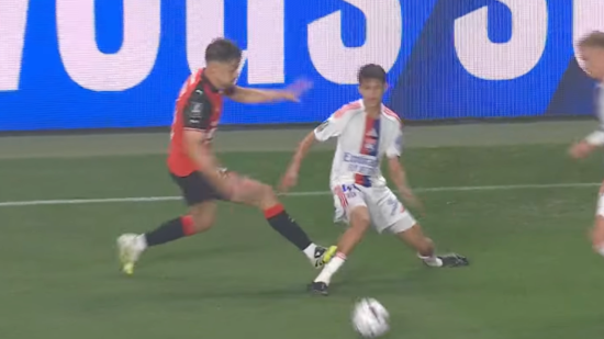 "Ca glisse" : l'avis désastreux de Stéphanie Frappart sur l'attentat sur Khalis Merah lors de Rennes-OL