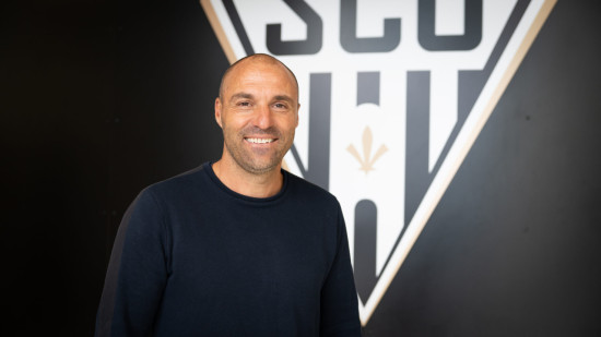 "Une équipe qui m’impressionne" : le coach d’Angers met la pression sur l’OL