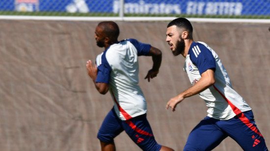 "C’est très fort ce qu’il a fait" : Alexandre Lacazette (ex-OL) commente le "sacrifice" de Georges Mikautadze "C’est très fort ce qu’il a fait" : Alexandre Lacazette (ex-OL) commente le "sacrifice" de Georges Mikautadze