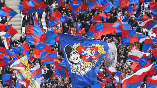 Drapeau algérien arraché lors d’OL-Angers : deux supporters lyonnais identifiés et interdits de stade