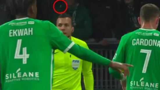 ASSE-OL : procès reporté pour les supporters qui avaient jeté des pièces sur l’arbitre de touche ASSE-OL : procès reporté pour les supporters qui avaient jeté des pièces sur l’arbitre de touche