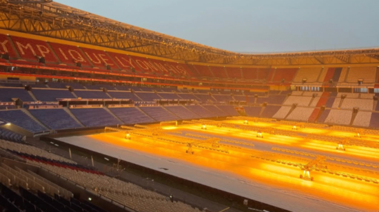 Le Groupama Stadium prot&egrave;ge sa pelouse face au froid