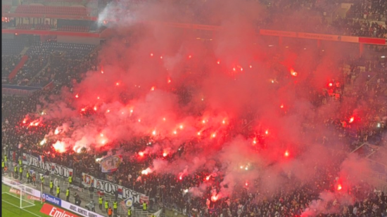 Pyrotechnie, chants : les supporters de l&rsquo;OL sanctionn&eacute;s par la LFP