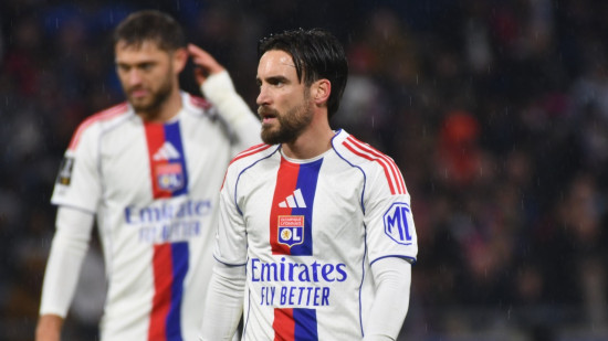 "Des choses qui ne peuvent pas arriver" : Paulo Fonseca pr&eacute;voit une discussion avec Nicolas Tagliafico (OL) apr&egrave;s ses deux cartons rouges