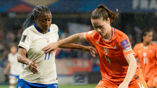 Marie-Antoinette Katoto marque, mais les Bleues l&acirc;chent des points face aux Pays-Bas