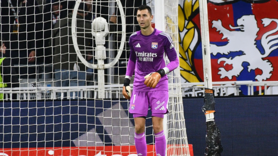 "Je n’avais jamais joué dans une équipe qui dépendait autant du gardien" : comment Dominik Greif s’est adapté au jeu de l’OL "Je n’avais jamais joué dans une équipe qui dépendait autant du gardien" : comment Dominik Greif s’est adapté au jeu de l’OL