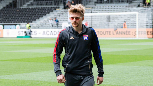 "Je vais parler avec les médecins" : grosse inquiétude autour de Pavel Sulc, sorti sur blessure lors d'Angers-OL "Je vais parler avec les médecins" : grosse inquiétude autour de Pavel Sulc, sorti sur blessure lors d'Angers-OL