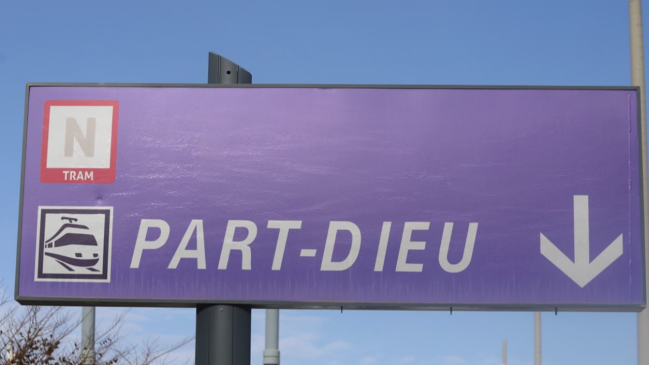 "Le prix de 12,50 &euro; est prohibitif" : les supporters de l'OL lancent une p&eacute;tition contre les nouveaux tarifs des parkings relais