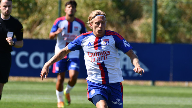 Stage de l'OL : Mads Bidstrup et Mohamed Ou&eacute;draogo se pr&ecirc;tent au jeu du bizutage
