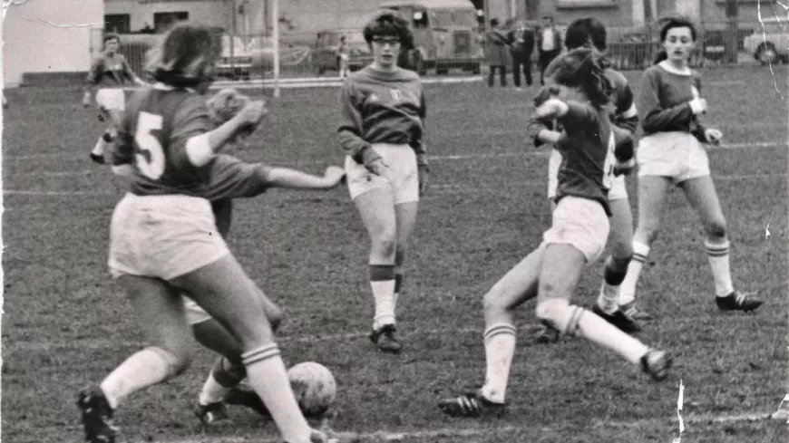 Pourquoi il faut absolument voir Comme des lionnes, le documentaire sur l'essor "du football joué par les femmes"