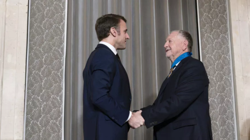 Jean-Michel Aulas (ex-OL) décoré par Emmanuel Macron : "Lyon vous doit beaucoup"