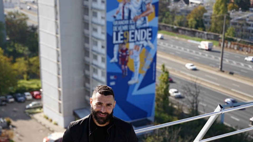 Karim Benzema est venu (discrètement) voir sa fresque à Bron