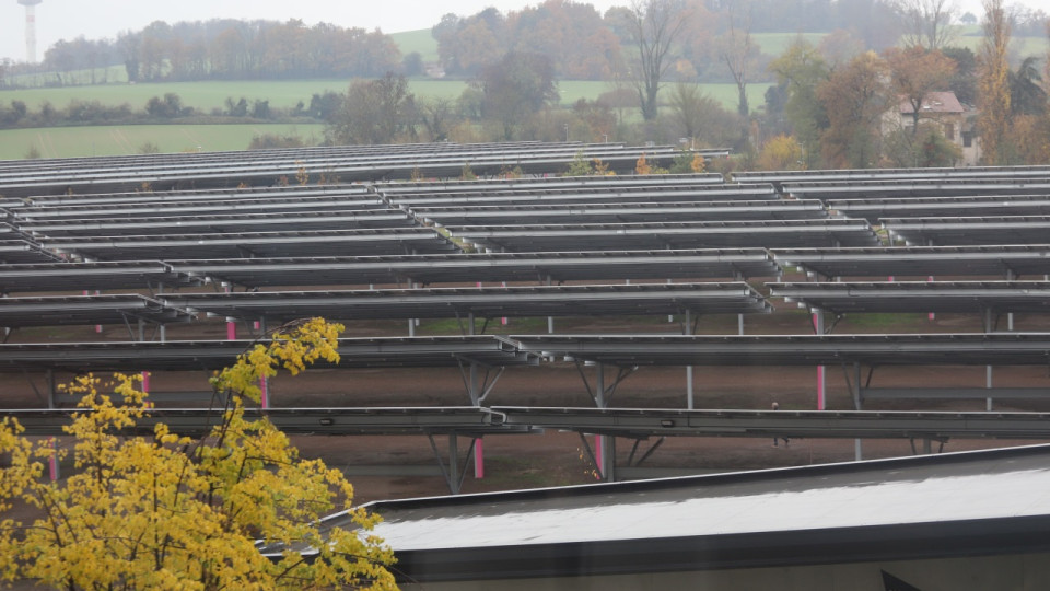 OL Vallée : à défaut de vendre son club, Jean-Michel Aulas installe des panneaux solaires au Groupama Stadium