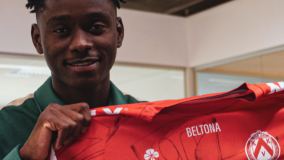 Habib Keita (OL) bloqué par Courtrai