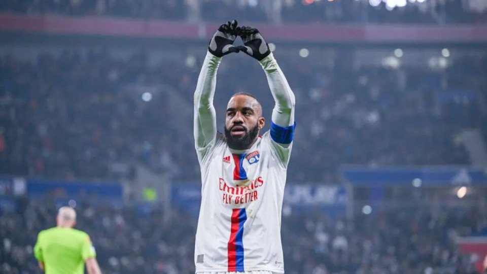 OL : Alexandre Lacazette égale Bernard Lacombe au classement des meilleurs buteurs OL : Alexandre Lacazette égale Bernard Lacombe au classement des meilleurs buteurs
