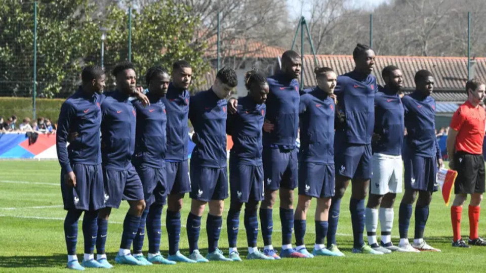 France U19 : Saël Kumbedi et Mathieu Patouillet (OL) s’imposent mais ne verront pas l’Euro U19