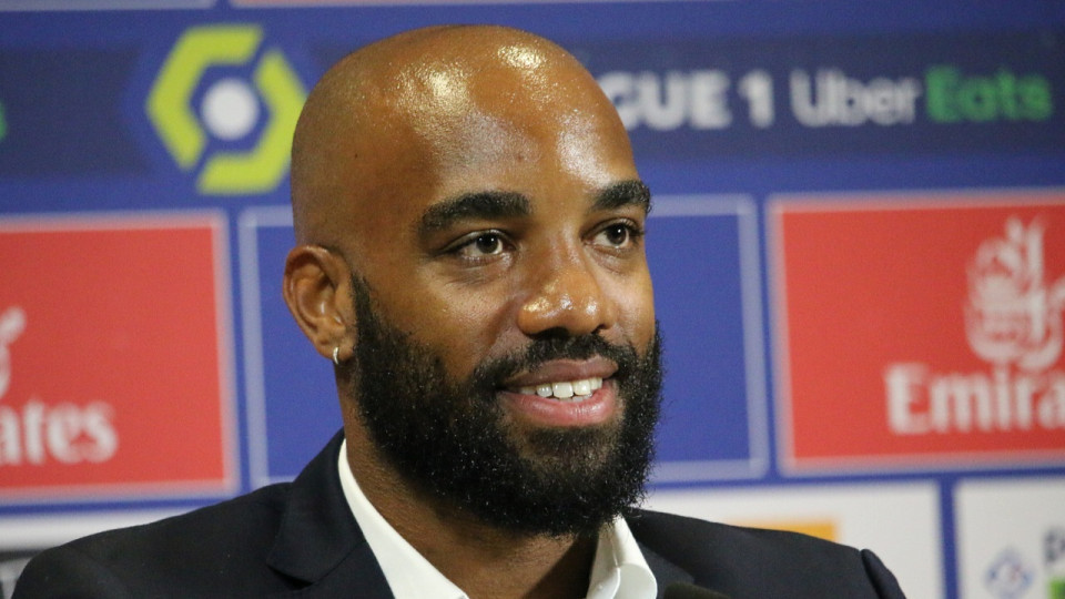 Alexandre Lacazette (OL) en séance de dédicace ce mercredi 