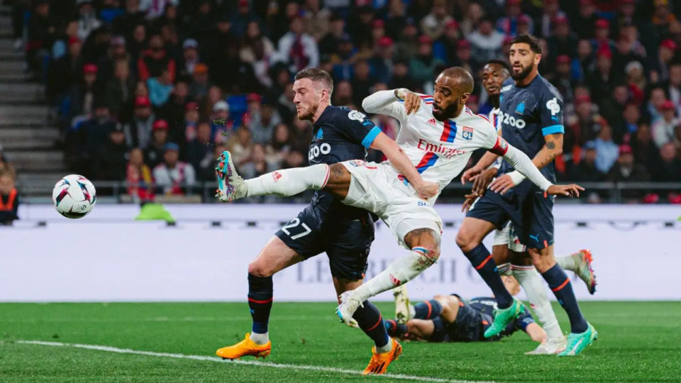 Alexandre Lacazette passe la barre des 20 buts en Ligue 1 et &eacute;gale un record en championnat