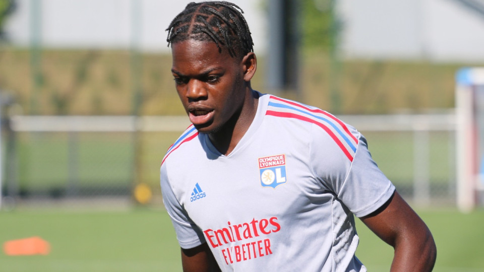 Des émissaires de Tottenham ont observé Castello Lukeba (OL) vendredi dernier à Strasbourg