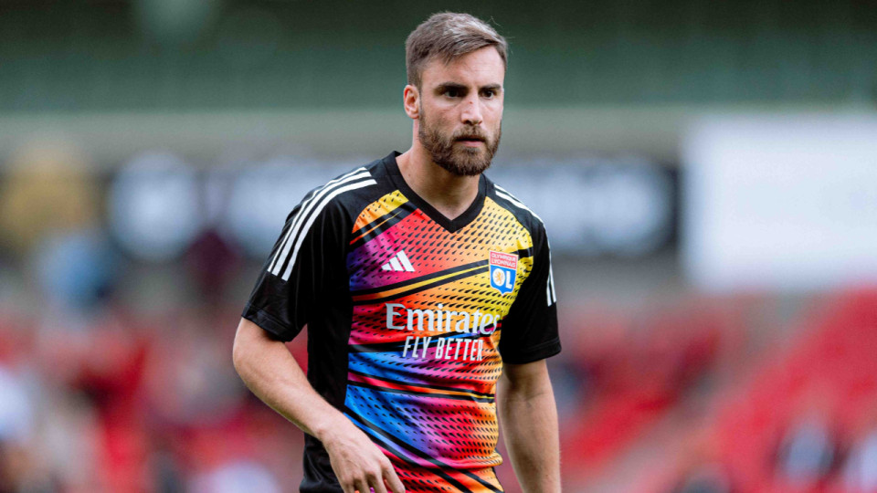 OL : le nouveau maillot d’échauffement est la risée des supporters