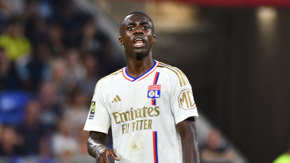 Saël Kumbedi (OL) pas suspendu mais toujours sous la menace