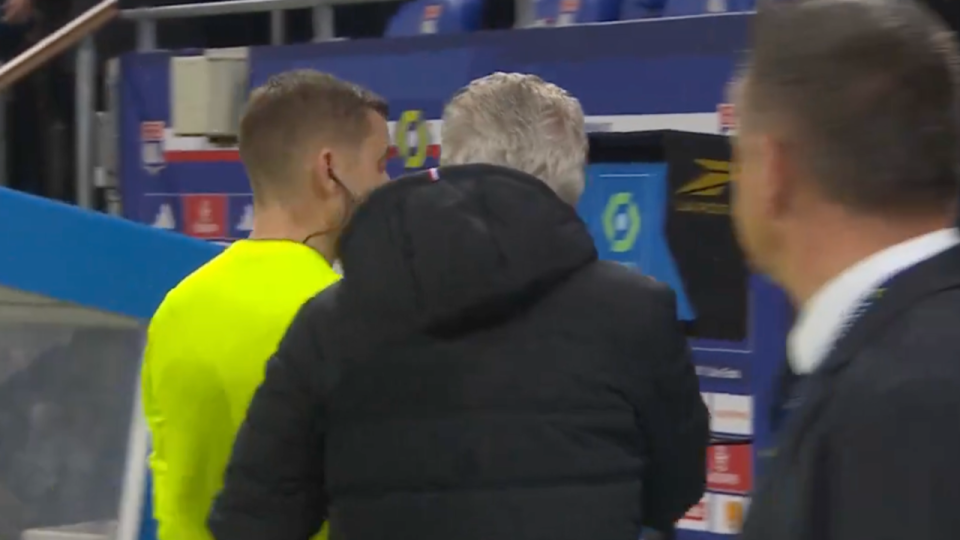 "Deux penalties", "volé" : Nice furieux contre l'arbitrage à Lyon "Deux penalties", "volé" : Nice furieux contre l'arbitrage à Lyon