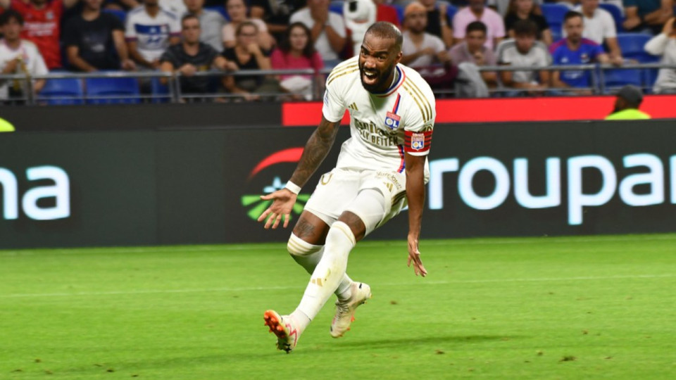 Victime d&rsquo;un gros choc face &agrave; Brest, Alexandre Lacazette apte pour le d&eacute;placement au PSG ?