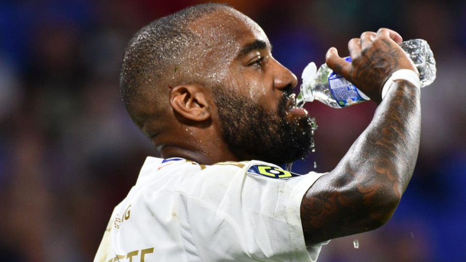 Alexandre Lacazette "devrait participer à une partie" de PSG-OL Alexandre Lacazette "devrait participer à une partie" de PSG-OL