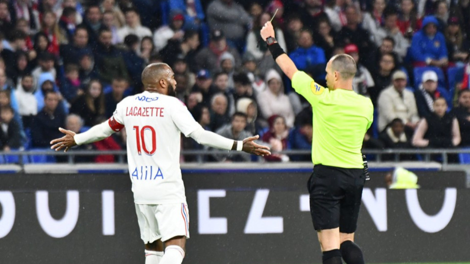 L’OL et l’OL féminin vont expérimenter la sonorisation des arbitres dès cette saison