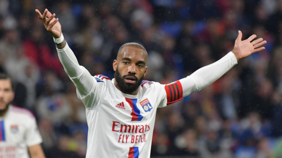 Taylor Swift n’est "pas aussi bien que Lacazette", s’amuse John Textor