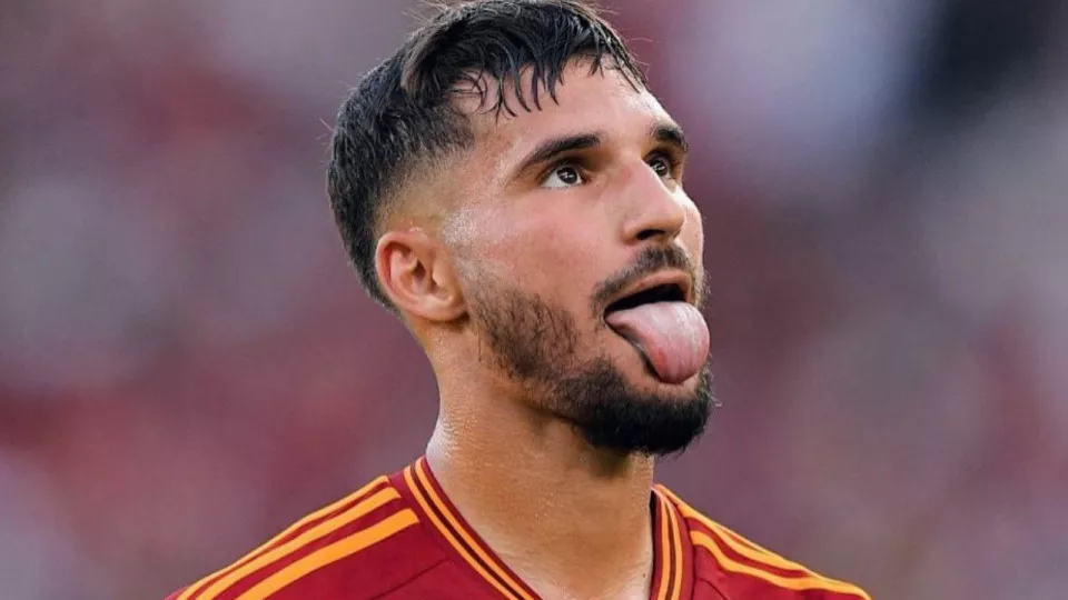 Houssem Aouar et Karim Benzema sous le même maillot ?