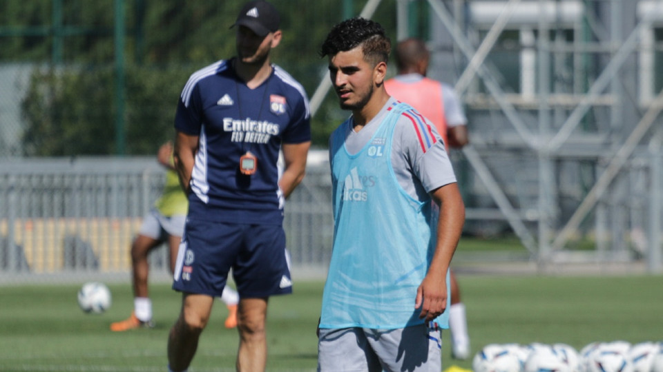 "Comme une véritable famille" : Mohamed El Arouch fait ses adieux à l'OL