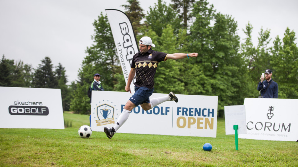 Les adeptes du footgolf de plus en plus nombreux dans le Rh&ocirc;ne
