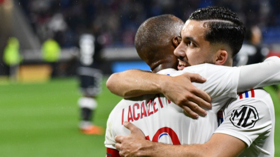 Cherki-Lacazette d’un côté, Mikautadze-Benrahma de l’autre : "Les affinités de la vie quotidienne", résume Pierre Sage Cherki-Lacazette d’un côté, Mikautadze-Benrahma de l’autre : "Les affinités de la vie quotidienne", résume Pierre Sage