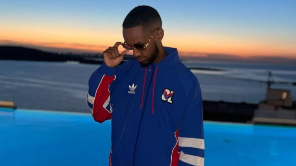 À pied de Londres à Lyon : le défi solidaire d’un supporter de l’OL pour le derby