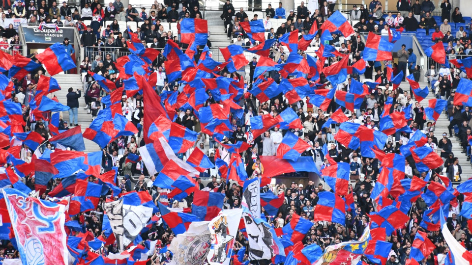 Salut nazi lors d'OL-Strasbourg : un supporter retrouvé et bientôt jugé Salut nazi lors d'OL-Strasbourg : un supporter retrouvé et bientôt jugé