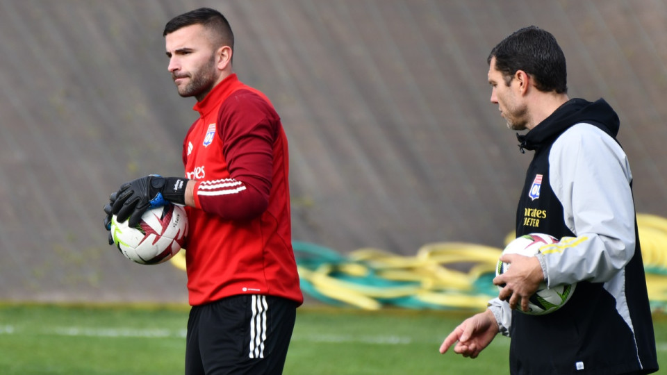 Alexandre Lacazette sur Anthony Lopes : "J'aurais préféré qu'il trouve un club cet été" Alexandre Lacazette sur Anthony Lopes : "J'aurais préféré qu'il trouve un club cet été"