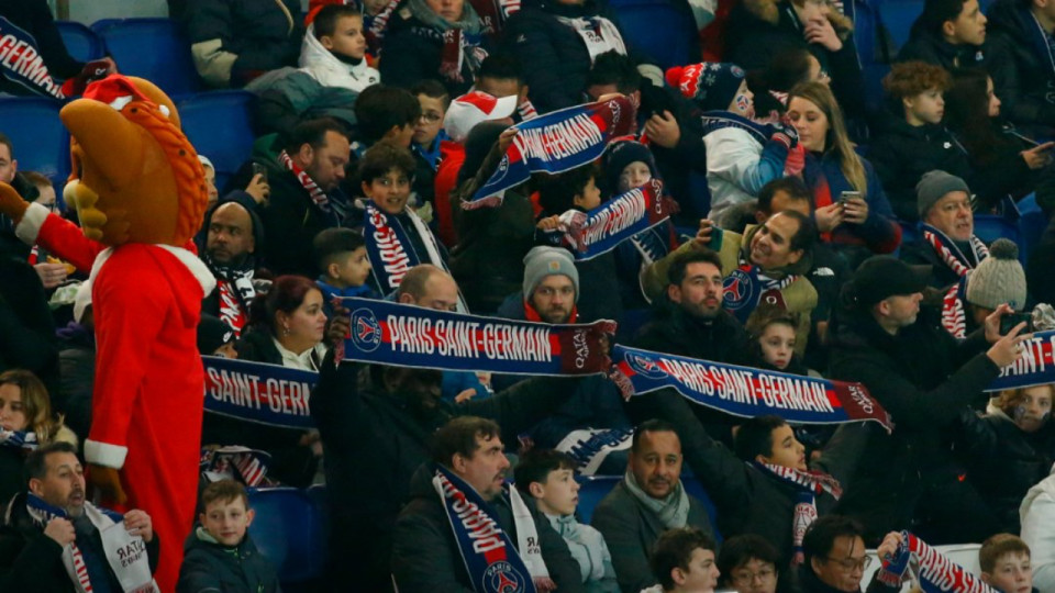 PSG-OL : les dirigeants lyonnais quittent la tribune face aux chants insultants des supporters parisiens