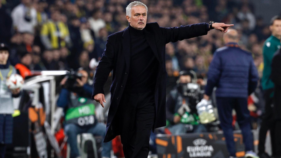 José Mourinho défend Pierre Sage contre "les présidents qui ne comprennent rien au football"
