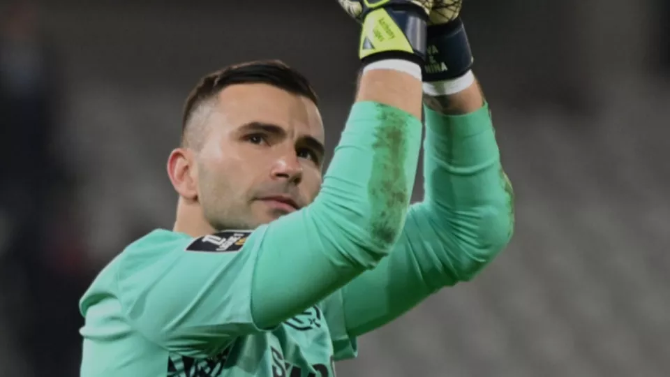 "Lyonnais à jamais" : le tifo des supporters de l’OL pour Anthony Lopes