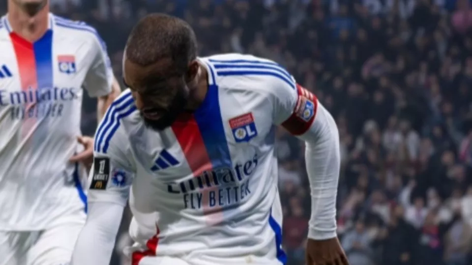 "On n’est pas malade", assure Alexandre Lacazette après la défaite de l’OL face à l'OM