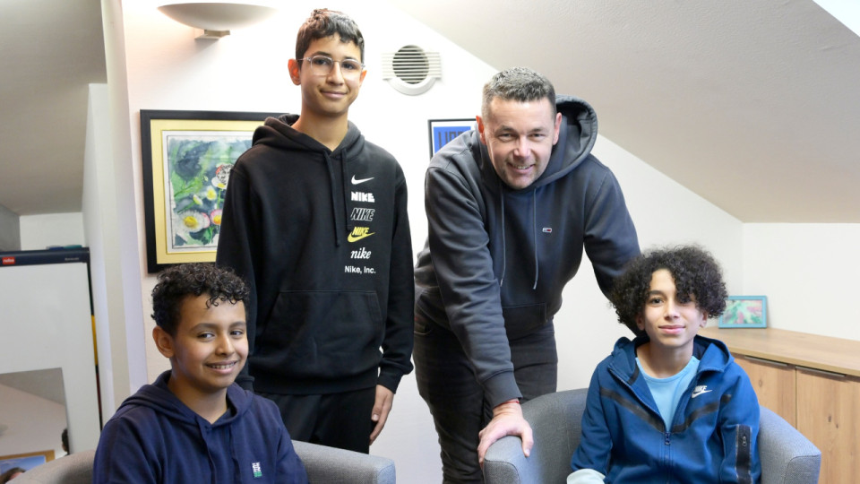 Rencontres avec des jeunes, visite surprise dans un club : comment Pierre Sage (ex-OL) occupe son temps libre