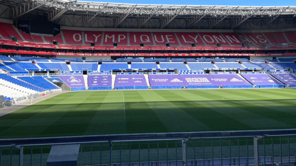 OL : la pelouse du Groupama Stadium changée cette semaine OL : la pelouse du Groupama Stadium changée cette semaine