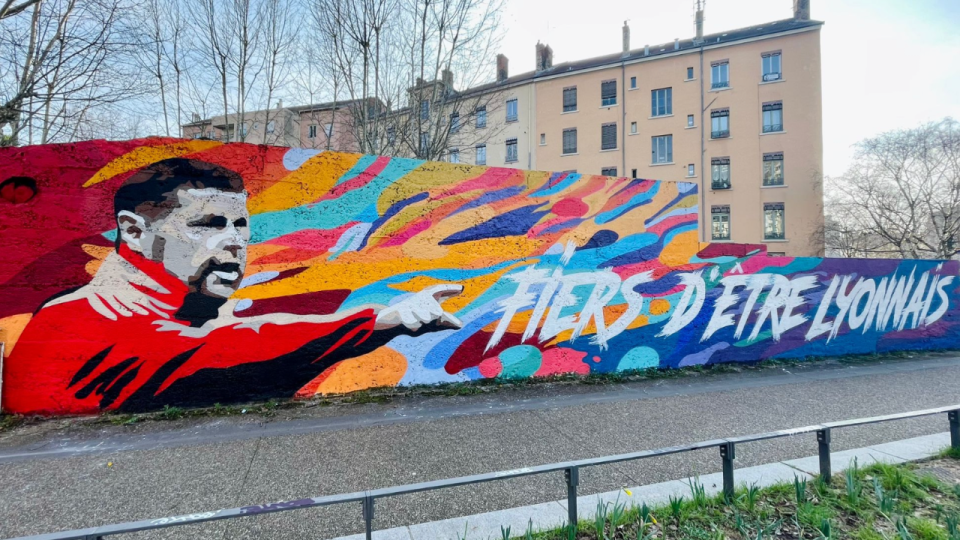 Après le bad buzz, ArtUp Lyon rectifie le tir avec une nouvelle fresque pour Pierre Sage