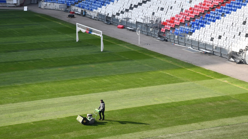 La nouvelle pelouse prête avant OL/PSG
