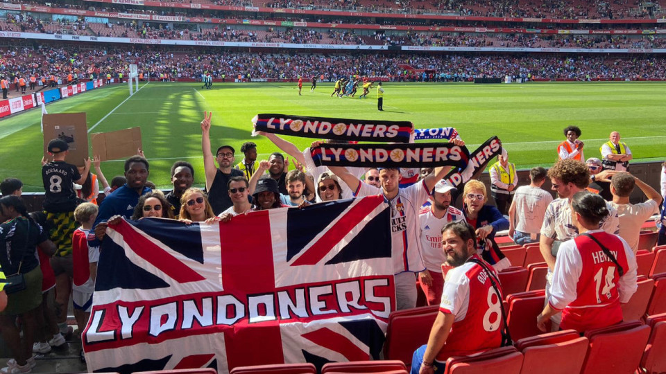 "Si John Textor veut venir à Londres, c’est avec grand plaisir" : les Lyondoners derrière l’OL à Old Trafford