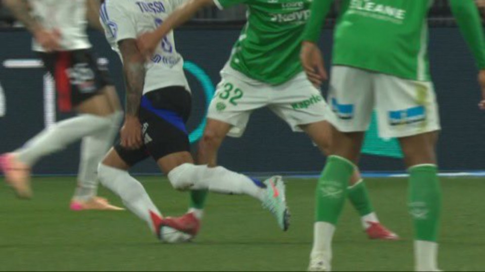 ASSE-OL : sans surprise, la Direction de l'arbitrage confirme que le carton rouge de Lucas Stassin aurait dû être maintenu
