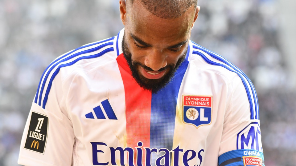 OL-Lens : Alexandre Lacazette suspendu, Warmed Omari et Gomes Rodríguez dans le groupe
