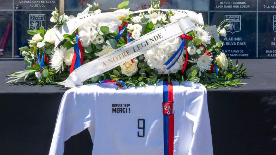 OL : un hommage rendu à Bernard Lacombe sur l’allée des Lumières du Groupama Stadium